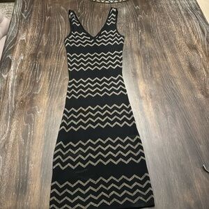 🟤 NIKIBIKI BLACK & CREAM FITTED DRESS SIZE SMALL